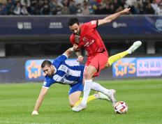 PG电子试玩官网-青岛队险胜上海队，布克点燃赛场